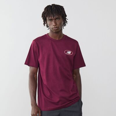 New Balance Tee Shirt Oval Logo bordeaux/blanc s homme - Publicité New Balance Tee Shirt Oval Logo bordeaux/blanc s homme - Publicité