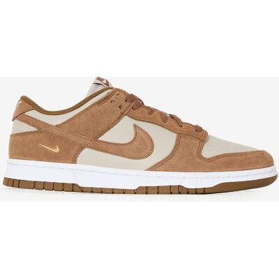 Nike Dunk Low Suede Mini Swoosh beige/marron 44 homme - Publicité Nike Dunk Low Suede Mini Swoosh beige/marron 44 homme - Publicité