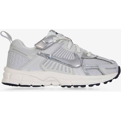Nike Vomero 5 Cf Chrome - Enfant gris/argent 31 unisexe - Publicité Nike Vomero 5 Cf Chrome - Enfant gris/argent 31 unisexe - Publicité