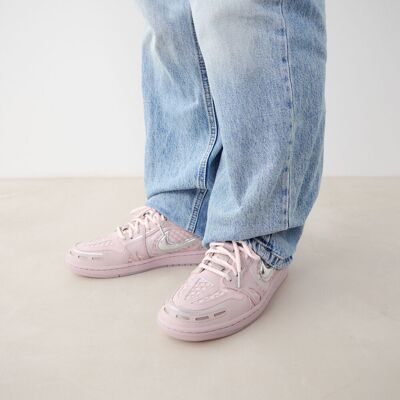 Jordan Air Jordan 1 Mm Low rose/argent 37,5 femme - Publicité Jordan Air Jordan 1 Mm Low rose/argent 37,5 femme - Publicité