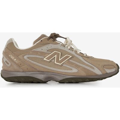 New Balance 204 Suede marron 43 homme - Publicité New Balance 204 Suede marron 43 homme - Publicité