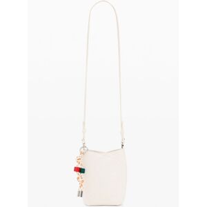 Desigual Grand porte-monnaie bandoulière charms WHITE U female - Publicité Desigual Grand porte-monnaie bandoulière charms WHITE U female - Publicité
