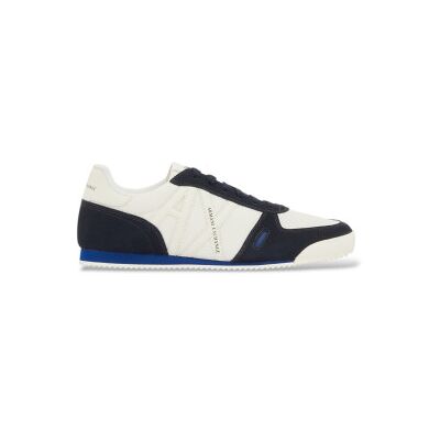 Giorgio Armani A X Armani Exchange pour homme. XM002616AF22755MB502 Trainers Low white, navy (44), Blanc, Plat, Lacets, Casuel - Publicité Giorgio Armani A X Armani Exchange pour homme. XM002616AF22755MB502 Trainers Low white, navy (44), Blanc, Plat, Lacets, Casuel - Publicité