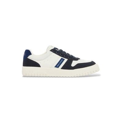 Giorgio Armani A X Armani Exchange pour homme. XM002622AF22773MB584 Baskets en Cuir Urban Runner marine (44), Plat, Lacets, Casuel - Publicité Giorgio Armani A X Armani Exchange pour homme. XM002622AF22773MB584 Baskets en Cuir Urban Runner marine (44), Plat, Lacets, Casuel - Publicité