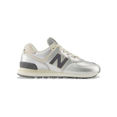 New Balance pour femme. WL574V2 Baskets en cuir 574 argent (36), Argenté, Plat, Lacets, Casuel - Publicité New Balance pour femme. WL574V2 Baskets en cuir 574 argent (36), Argenté, Plat, Lacets, Casuel - Publicité