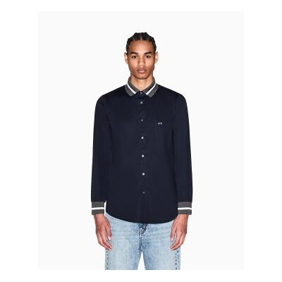 Giorgio Armani A X Armani Exchange pour homme. XM002267AF22640UB101 Chemise Navy Block (S), Casuel, Coton, Manche longue, Marine - Publicité Giorgio Armani A X Armani Exchange pour homme. XM002267AF22640UB101 Chemise Navy Block (S), Casuel, Coton, Manche longue, Marine - Publicité
