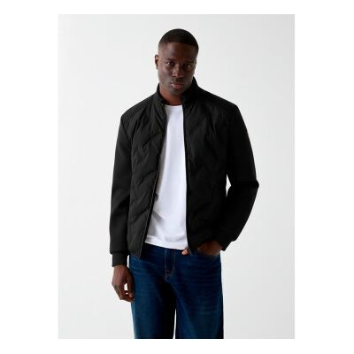 Guess pour homme. M6RL10WJ232 Veste matelassée noire (XS), Casuel, Nylon - Publicité Guess pour homme. M6RL10WJ232 Veste matelassée noire (XS), Casuel, Nylon - Publicité