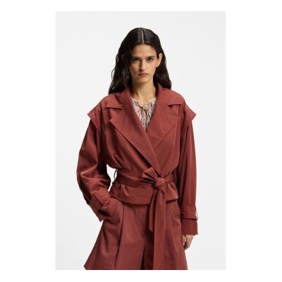 Boss pour femme. 50556385 Trench-coat court avec ceinture rouge foncé (44), Casuel, Viscose, Bordeaux - Publicité Boss pour femme. 50556385 Trench-coat court avec ceinture rouge foncé (44), Casuel, Viscose, Bordeaux - Publicité
