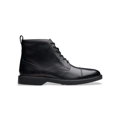 Clarks pour homme. 26179732 Aldwin Cap Leather Ankle Boots noir (42.5), Cuir, Plat, Lacets, Fermeture éclair, Casuel - Publicité Clarks pour homme. 26179732 Aldwin Cap Leather Ankle Boots noir (42.5), Cuir, Plat, Lacets, Fermeture éclair, Casuel - Publicité