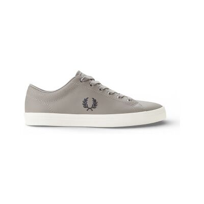 Fred Perry pour homme. B1306-119 Baskets en cuir Baseline gris (45), Plat, Lacets, Casuel - Publicité Fred Perry pour homme. B1306-119 Baskets en cuir Baseline gris (45), Plat, Lacets, Casuel - Publicité