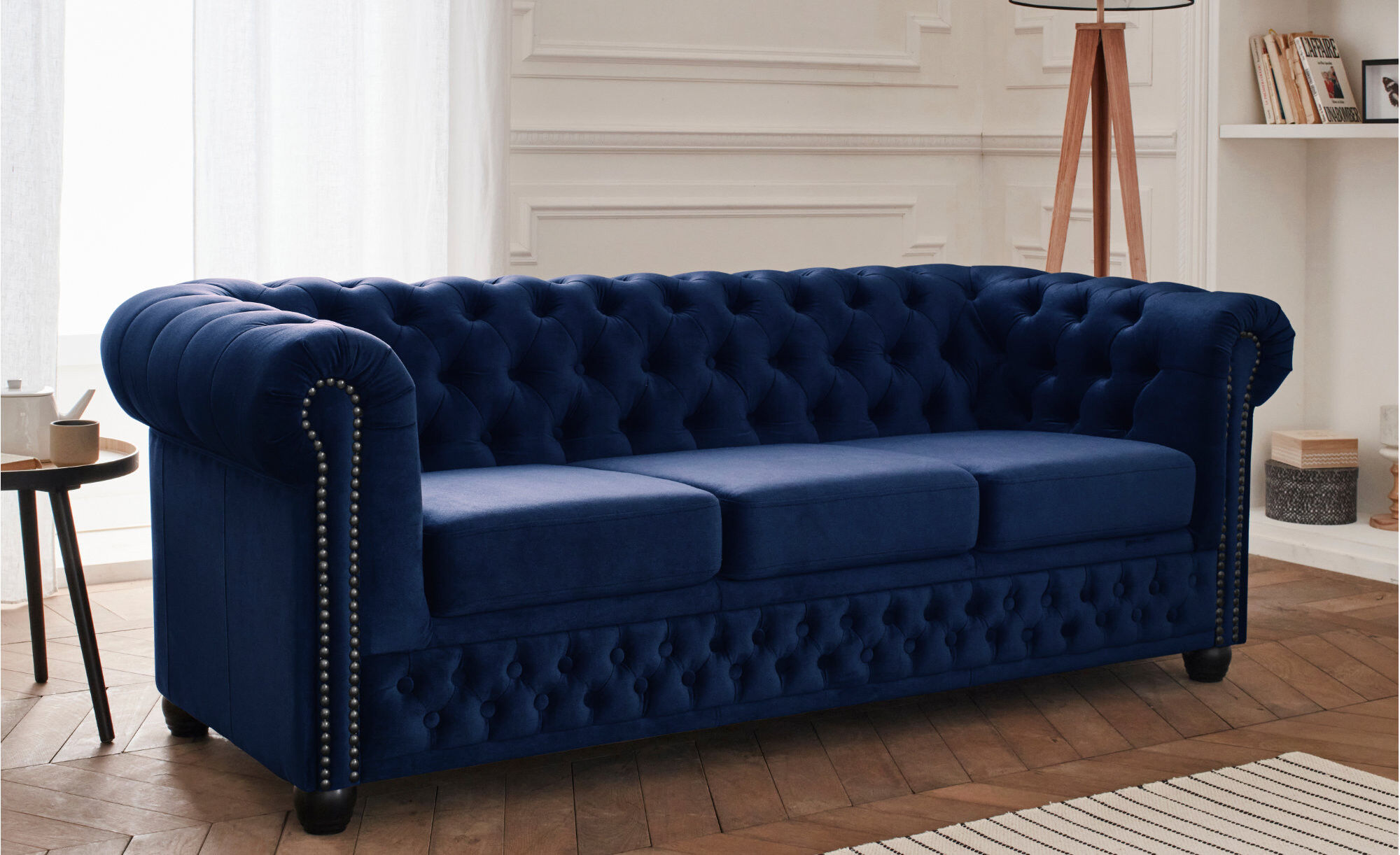 Lisa Design William canapé Chesterfield 3 places en velours Bleu nuit