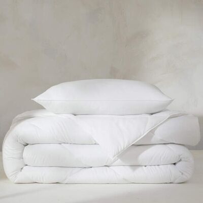 Françoise Saget Couette et oreiller carré Microfibre 1er prix Blanc - Publicité Françoise Saget Couette et oreiller carré Microfibre 1er prix Blanc - Publicité