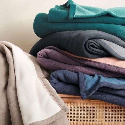 Françoise Saget Couverture Couverture polaire Marron/Blanc Polyester - Publicité Françoise Saget Couverture Couverture polaire Marron/Blanc Polyester - Publicité