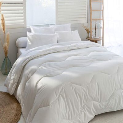 Françoise Saget Couette Thermorégulateur outlast Blanc Coton/Polyester - Publicité Françoise Saget Couette Thermorégulateur outlast Blanc Coton/Polyester - Publicité