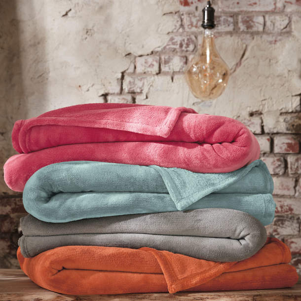 Françoise Saget Plaid Couverture peluche Rose du desert Polaire