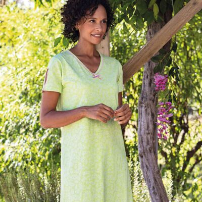 Françoise Saget Chemise de nuit Un parfum de glycine Vert Coton - Publicité Françoise Saget Chemise de nuit Un parfum de glycine Vert Coton - Publicité