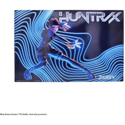 Moriarty Art Project, Tableaux, Metal plate - KPop Demon Hunters - Zoey, Huntrix (60.96 x 91.44 cm) - Publicité Moriarty Art Project, Tableaux, Metal plate - KPop Demon Hunters - Zoey, Huntrix (60.96 x 91.44 cm) - Publicité