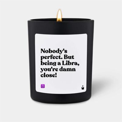 Chatty Candles, Bougie parfumée, Duftkerze Woody Nobody's perfect. But being a Libra, you're damn close! - Publicité Chatty Candles, Bougie parfumée, Duftkerze Woody Nobody's perfect. But being a Libra, you're damn close! - Publicité