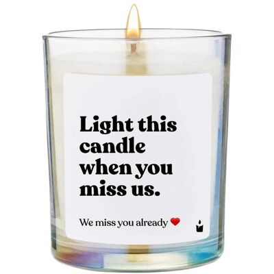 Chatty Candles, Bougie parfumée, Bougie parfumée Woody Light this candle when you miss us. Publicité Chatty Candles, Bougie parfumée, Bougie parfumée Woody Light this candle when you miss us. Publicité