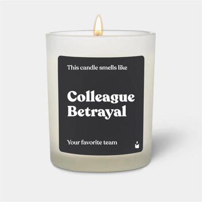 Chatty Candles, Bougie parfumée, Bougie parfumée Woody This candle smells like : Colleague Betrayal - Publicité Chatty Candles, Bougie parfumée, Bougie parfumée Woody This candle smells like : Colleague Betrayal - Publicité