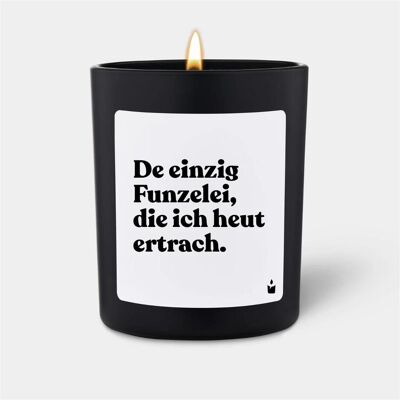 Chatty Candles, Bougie parfumée, Bougie Parfumée Noire Woody "De einzig Funzelei, ich heutch" (La seule étincelle que j'ai ressentie - Publicité Chatty Candles, Bougie parfumée, Bougie Parfumée Noire Woody "De einzig Funzelei, ich heutch" (La seule étincelle que j'ai ressentie - Publicité