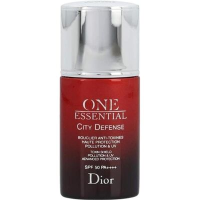 Christian Dior Crème solaire, One Essential City Defense (SPF 50, 30 ml) - Publicité Christian Dior Crème solaire, One Essential City Defense (SPF 50, 30 ml) - Publicité