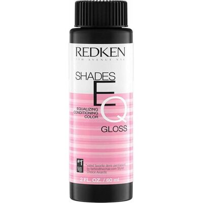 Redken Modèle 09VG-8.23 - Coloration capillaire - Publicité Redken Modèle 09VG-8.23 - Coloration capillaire - Publicité