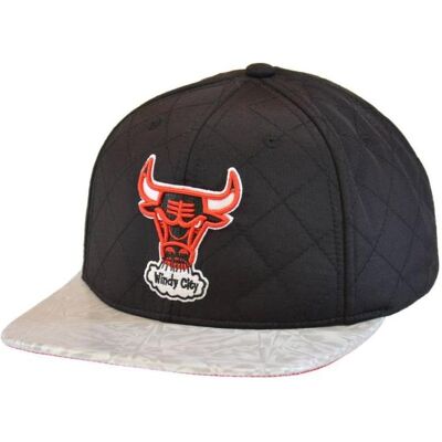 Mitchell & Ness, Hommes, Casquette, NBA Diamond Base HWC Chicago Bulls Cap - HHSS3182-CBUYYPPPBLCK, Noir, Rouge, Gris, (Taille unique) - Publicité Mitchell & Ness, Hommes, Casquette, NBA Diamond Base HWC Chicago Bulls Cap - HHSS3182-CBUYYPPPBLCK, Noir, Rouge, Gris, (Taille unique) - Publicité
