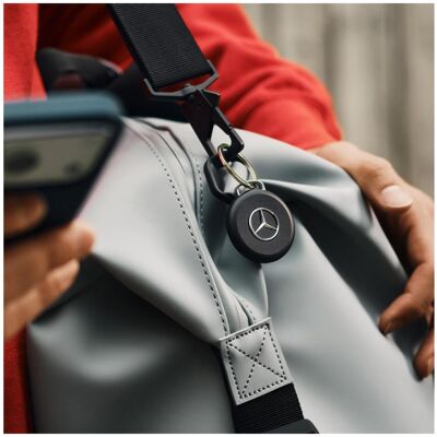 Chipolo LOOP Mercedes – Traceur Bluetooth rechargeable avec dragonne en silicone pour iOS et Android, noir (Apple Find My, Google Find Hub), Traceur, Noir - Publicité Chipolo LOOP Mercedes – Traceur Bluetooth rechargeable avec dragonne en silicone pour iOS et Android, noir (Apple Find My, Google Find Hub), Traceur, Noir - Publicité