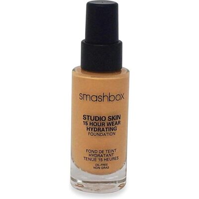 Fond de Teint Hydratant Studio Skin - Medium - 24h - Publicité Fond de Teint Hydratant Studio Skin - Medium - 24h - Publicité