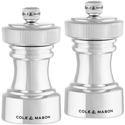Cole & Mason Pfeffer-Salzmühlen Set Hoxton versilbert 10.4x5.5x5.5 cm, Moulin à poivre + moulin à sel, Argent - Publicité Cole & Mason Pfeffer-Salzmühlen Set Hoxton versilbert 10.4x5.5x5.5 cm, Moulin à poivre + moulin à sel, Argent - Publicité