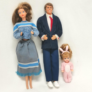 Mattel Poupées Barbie - Mattel - Famille Doucoeur - cheveux en nylon - Mattel inc - Publicité