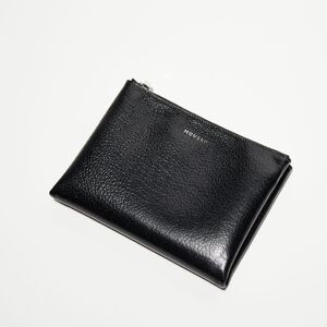 Alexander McQueen - Pochette à barre transversale en Cuir noire - 17x22 cm OS - Publicité Alexander McQueen - Pochette à barre transversale en Cuir noire - 17x22 cm OS - Publicité