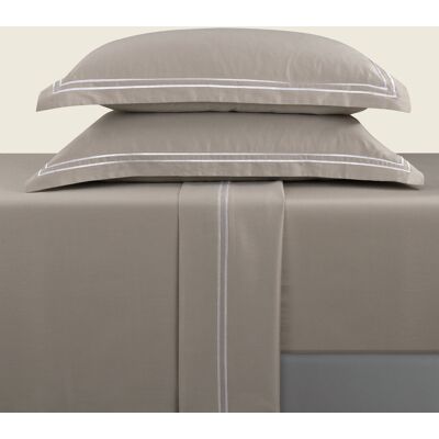 Christian Laurier - Parure petit drap plat + drap-housse + taies rectangles satin de coton Biarritz blanc/taupe 150x200 cm - Publicité Christian Laurier - Parure petit drap plat + drap-housse + taies rectangles satin de coton Biarritz blanc/taupe 150x200 cm - Publicité