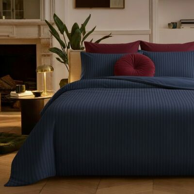 Abaco - Housse de couette + 2 taies d'oreiller 63x63 satin de coton rayure tissé dobby Jacquard bleu 11 240x220 cm - Publicité Abaco - Housse de couette + 2 taies d'oreiller 63x63 satin de coton rayure tissé dobby Jacquard bleu 11 240x220 cm - Publicité