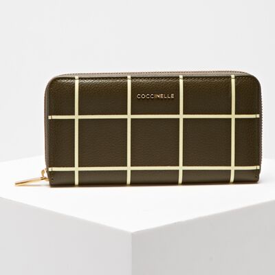 Coccinelle - Compagnon en Cuir Metallic Tiles imprimé kaki foncé 19.5x10.5 cm OS - Publicité Coccinelle - Compagnon en Cuir Metallic Tiles imprimé kaki foncé 19.5x10.5 cm OS - Publicité