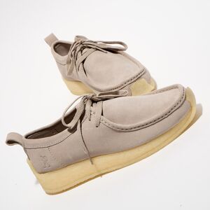 Clarks - Derbies en Velours de Cuir Rossendale gris clair 42 - Publicité Clarks - Derbies en Velours de Cuir Rossendale gris clair 42 - Publicité