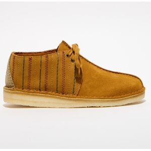 Clarks - Derbies en Velours de Cuir Desert Trek ocre 40 - Publicité Clarks - Derbies en Velours de Cuir Desert Trek ocre 40 - Publicité