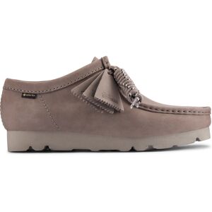 Clarks - Chaussures WallabeeGTX Nubuck gris 41 - Publicité Clarks - Chaussures WallabeeGTX Nubuck gris 41 - Publicité