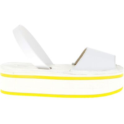 Minorquines - Avarcas compensées en Cuir Sasha blanc/jaune Talon 5.2 cm 39 - Publicité Minorquines - Avarcas compensées en Cuir Sasha blanc/jaune Talon 5.2 cm 39 - Publicité