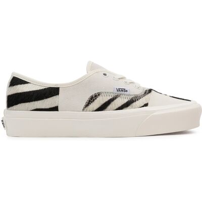 Vans - Sneakers en Cuir Authentic 44 DX PW écru/noir 36 - Publicité Vans - Sneakers en Cuir Authentic 44 DX PW écru/noir 36 - Publicité