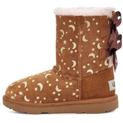 Ugg - Boots fourrées Laine Bailey Bo Moon motif étoiles camel TF.25/TUS.8 - Publicité Ugg - Boots fourrées Laine Bailey Bo Moon motif étoiles camel TF.25/TUS.8 - Publicité