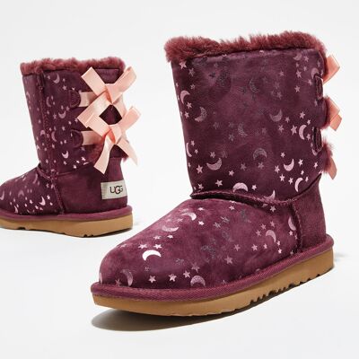 Ugg - Boots fourrées Laine en Velours de cuir Bailey BoMoon and Stars violettes TF.35/TUS.3 - Publicité Ugg - Boots fourrées Laine en Velours de cuir Bailey BoMoon and Stars violettes TF.35/TUS.3 - Publicité