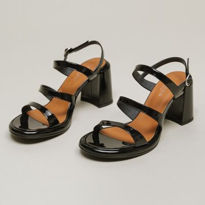 Jonak - Sandales en Cuir verni Dessert noires - Talon 8 cm 41 - Publicité Jonak - Sandales en Cuir verni Dessert noires - Talon 8 cm 41 - Publicité