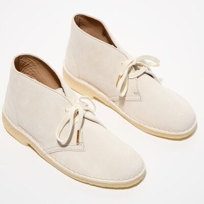 Clarks - Desert boots en Velours de Cuir Desert écrues 39,5 - Publicité Clarks - Desert boots en Velours de Cuir Desert écrues 39,5 - Publicité