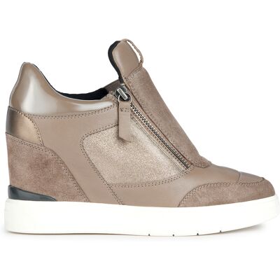 Geox - Baskets en Velours de Cuir Maurica taupe foncé - Talon 8 cm 40 - Publicité Geox - Baskets en Velours de Cuir Maurica taupe foncé - Talon 8 cm 40 - Publicité