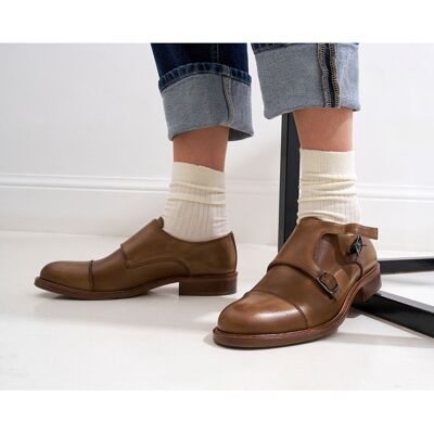 British Passport - Monks Straight Cap en Cuir kaki 39 - Publicité British Passport - Monks Straight Cap en Cuir kaki 39 - Publicité