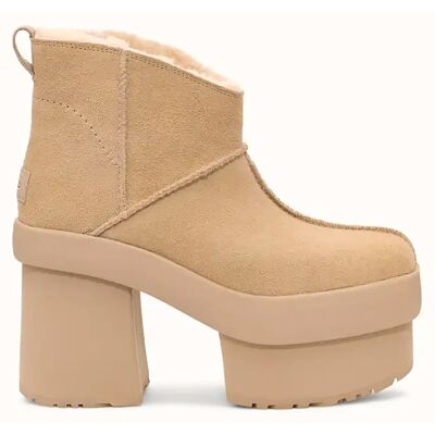 Ugg - Bottes en Velours de Cuir New Heights Platform Mini beiges - Talon 11,4 cm TF.41/TUS.10 - Publicité Ugg - Bottes en Velours de Cuir New Heights Platform Mini beiges - Talon 11,4 cm TF.41/TUS.10 - Publicité
