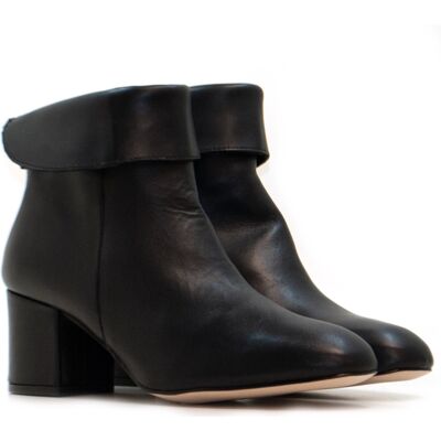 Elodie - Bottines CA-2176 en cuir krust noires 42 - Publicité Elodie - Bottines CA-2176 en cuir krust noires 42 - Publicité