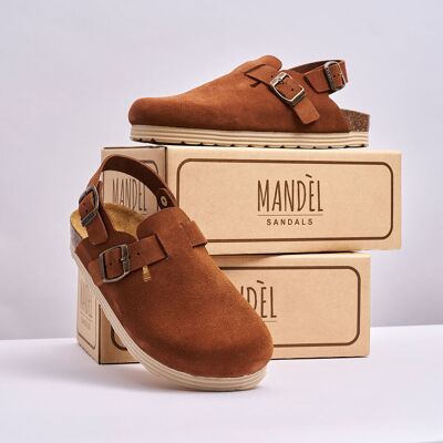 Mandèl - Sabots en velours de cuir Oscar marron 43 - Publicité Mandèl - Sabots en velours de cuir Oscar marron 43 - Publicité